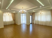 Satılır 4 otaqlı 230 m2 yeni tikili 28 May m.