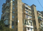 Satılır 2 otaqlı 60 m2 köhnə tikili Xalqlar Dostluğu m.