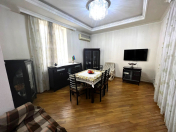 Satılır 4 otaqlı 127 m2 köhnə tikili Badamdar