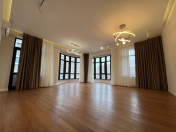 Satılır 4 otaqlı 170 m2 yeni tikili 28 May m.