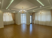 Satılır 4 otaqlı 230 m2 yeni tikili 28 May m.