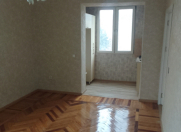 Satılır 2 otaqlı 32 m2 köhnə tikili Elmlər Akademiyası m.