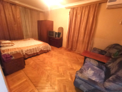 Satılır 1 otaqlı 40 m2 köhnə tikili Xalqlar Dostluğu m.