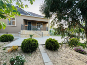 Satılır 4 otaqlı 120 m2 həyət evi Novxanı