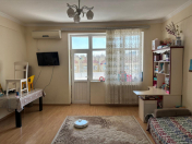 Satılır 2 otaqlı 116 m2 köhnə tikili Elmlər Akademiyası m.