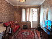 Satılır 2 otaqlı 40 m2 köhnə tikili Memar Əcəmi m.