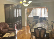 İcarəyə verilir 2 otaqlı 65 m2 köhnə tikili Şah İsmayıl Xətai m.