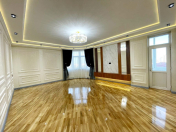 Satılır 3 otaqlı 140 m2 yeni tikili 8 Noyabr m.