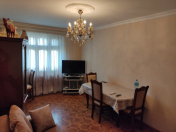 Satılır 4 otaqlı 90 m2 köhnə tikili Xalqlar Dostluğu m.