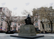 Satılır 3 otaqlı 80 m2 köhnə tikili Axundov bağı