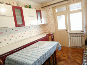 Satılır 2 otaqlı 70 m2 köhnə tikili Gənclik m.