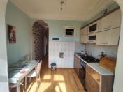 Satılır 3 otaqlı 70 m2 köhnə tikili Neapol dairəsi