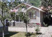 İcarəyə verilir 6 otaqlı 130 m2 həyət evi Qax