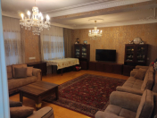Satılır 5 otaqlı 125 m2 köhnə tikili Xalqlar Dostluğu m.