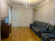 Satılır 2 otaqlı 60 m2 köhnə tikili Elmlər Akademiyası m.