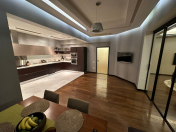 Satılır 4 otaqlı 240 m2 yeni tikili 28 May m.