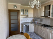 İcarəyə verilir 3 otaqlı 100 m2 köhnə tikili İçəri Şəhər m.