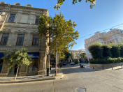 İcarəyə verilir 3 otaqlı 100 m2 köhnə tikili Nizami kinoteatrı