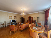 Satılır 4 otaqlı 220 m2 yeni tikili 28 May m.