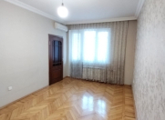 Satılır 2 otaqlı 70 m2 köhnə tikili Memar Əcəmi m.