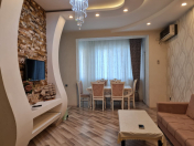 İcarəyə verilir 3 otaqlı 90 m2 köhnə tikili 28 May m.