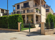 Satılır 3 otaqlı 150 m2 yeni tikili Buzovna