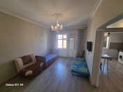 İcarəyə verilir 1 otaqlı 42 m2 köhnə tikili Memar Əcəmi m.