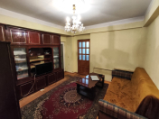 Satılır 2 otaqlı 70 m2 köhnə tikili Elmlər Akademiyası m.