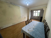 Satılır 2 otaqlı 55 m2 köhnə tikili Zərifə Əliyeva adına park