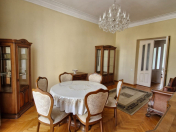 Satılır 3 otaqlı 80 m2 köhnə tikili Səbail r.