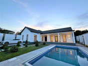 Satılır 4 otaqlı 200 m2 bağ evi Sea Breeze Resort