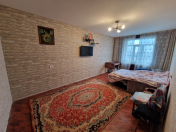Satılır 3 otaqlı 80 m2 köhnə tikili Xalqlar Dostluğu m.