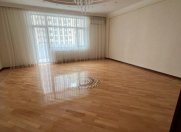 Satılır 4 otaqlı 208 m2 yeni tikili 28 May m.