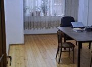 Satılır 5 otaqlı 135 m2 köhnə tikili Həzi Aslanov m.