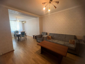 İcarəyə verilir 3 otaqlı 100 m2 köhnə tikili Gənclik m.