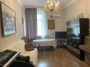 Satılır 3 otaqlı 90 m2 köhnə tikili Elmlər Akademiyası m.