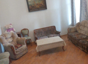 Satılır 2 otaqlı 70 m2 köhnə tikili Səbail r.