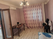 Satılır 2 otaqlı 70 m2 köhnə tikili Gənclik m.