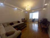 Satılır 3 otaqlı 100 m2 köhnə tikili Memar Əcəmi m.