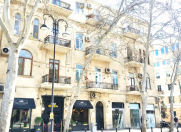 Satılır 5 otaqlı 200 m2 köhnə tikili Sahil m.