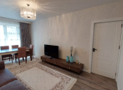 Satılır 4 otaqlı 99 m2 köhnə tikili 8 Noyabr m.