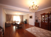 İcarəyə verilir 4 otaqlı 160 m2 köhnə tikili Nəriman Nərimanov m.