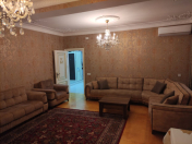 Satılır 5 otaqlı 125 m2 köhnə tikili Xalqlar Dostluğu m.