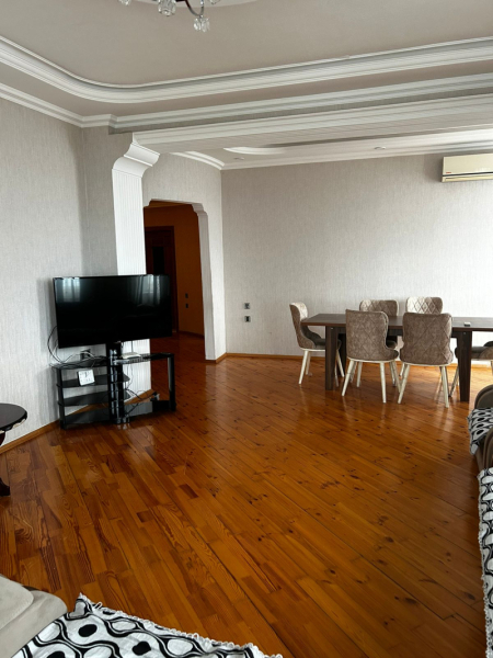 Satılır 4 otaqlı 165 m2 yeni tikili Nizami r.