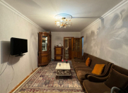 Satılır 2 otaqlı 60 m2 köhnə tikili Xalqlar Dostluğu m.