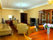 Satılır 3 otaqlı 140 m2 yeni tikili Nizami m.