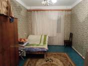 Satılır 2 otaqlı 70 m2 köhnə tikili Xalqlar Dostluğu m.