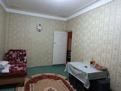 Satılır 2 otaqlı 65 m2 köhnə tikili Xalqlar Dostluğu m.
