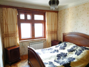 Satılır 2 otaqlı 70 m2 köhnə tikili Gənclik m.