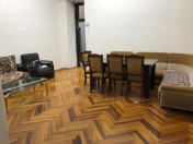 Satılır 3 otaqlı 90 m2 köhnə tikili Sahil m.